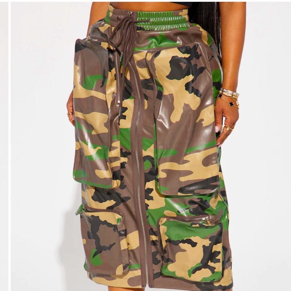 Camo midi skirt 🤩